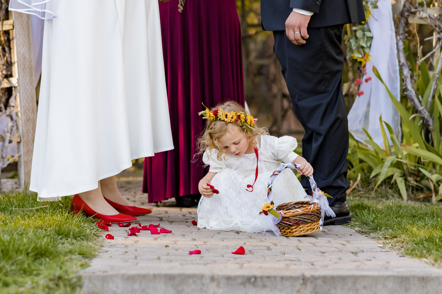 Read more about the article Fall Backyard Wedding | Spokane, Washington Photographer | Elaina and James